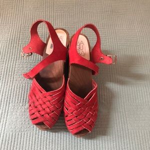 Maguba Red Wedges